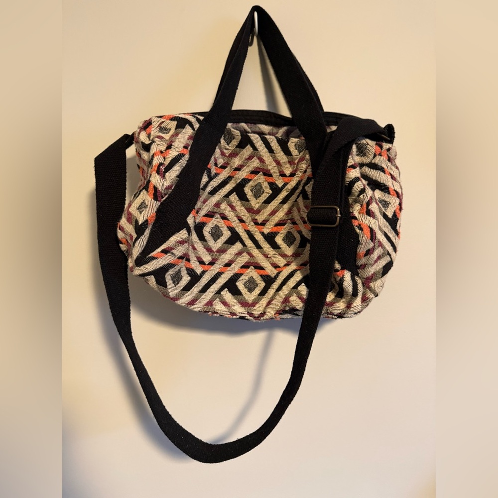 Geometric Patterned Tote Bag - Black and Red